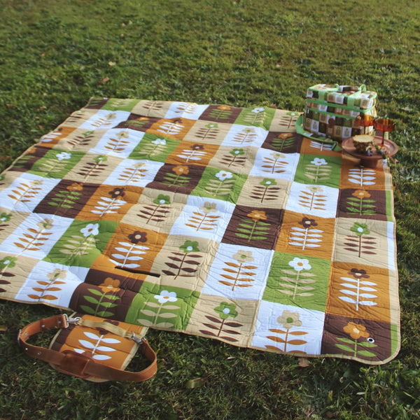 The Young Folk Collective Water-Resistant Picnic Mat | Daisy Chain